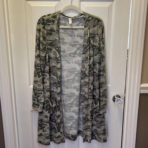 Long lightweight camouflage duster